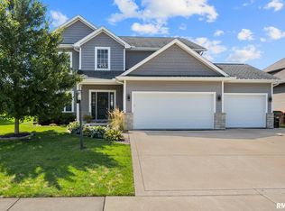 3204 W Cypress Creek Dr, Dunlap, IL 61525