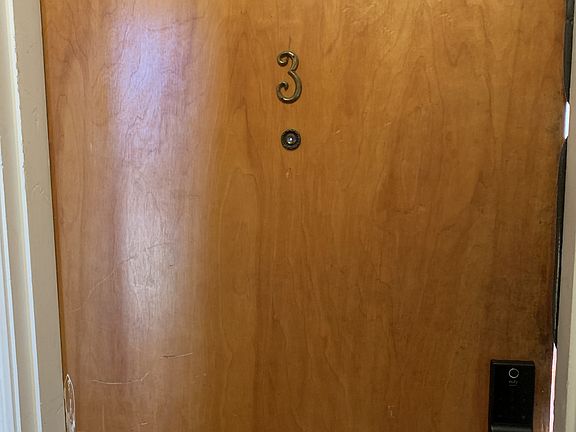 3rd image of 3069 Glenmore Ave APT 3