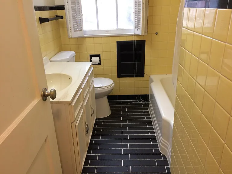 bathroom shared by bedroom 1 & 2