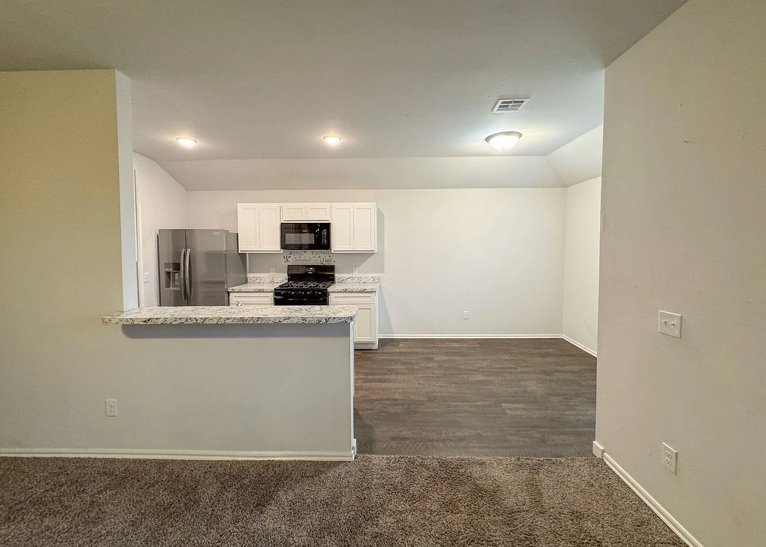 4 Bedrooms | Mustang | Corner Lot — Photo 2