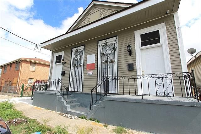1st image of 2260-62 N Roman St