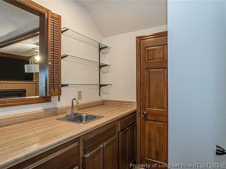 6821 Thames Dr — Photo 11
