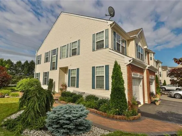 5352 Spring Ridge Dr E, Macungie, PA 18062