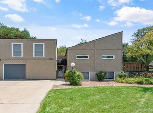 1822 Virginia Ct, Elgin, IL 60123