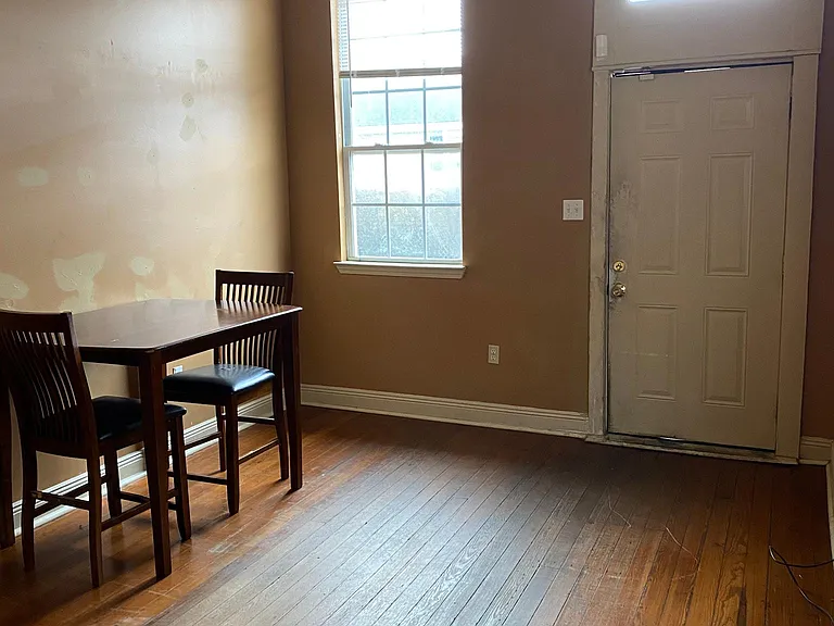 3507 S Saratoga St — Photo 3