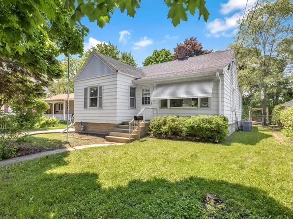 230 South Washington AVENUE, Waukesha, WI 53188
