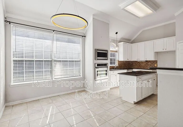 8012 Greenwood Dr — Photo 14