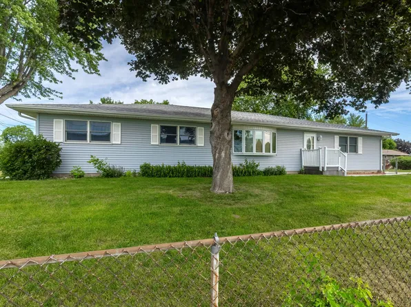 5770 Poppy Garden Rd, Colona, IL 61241