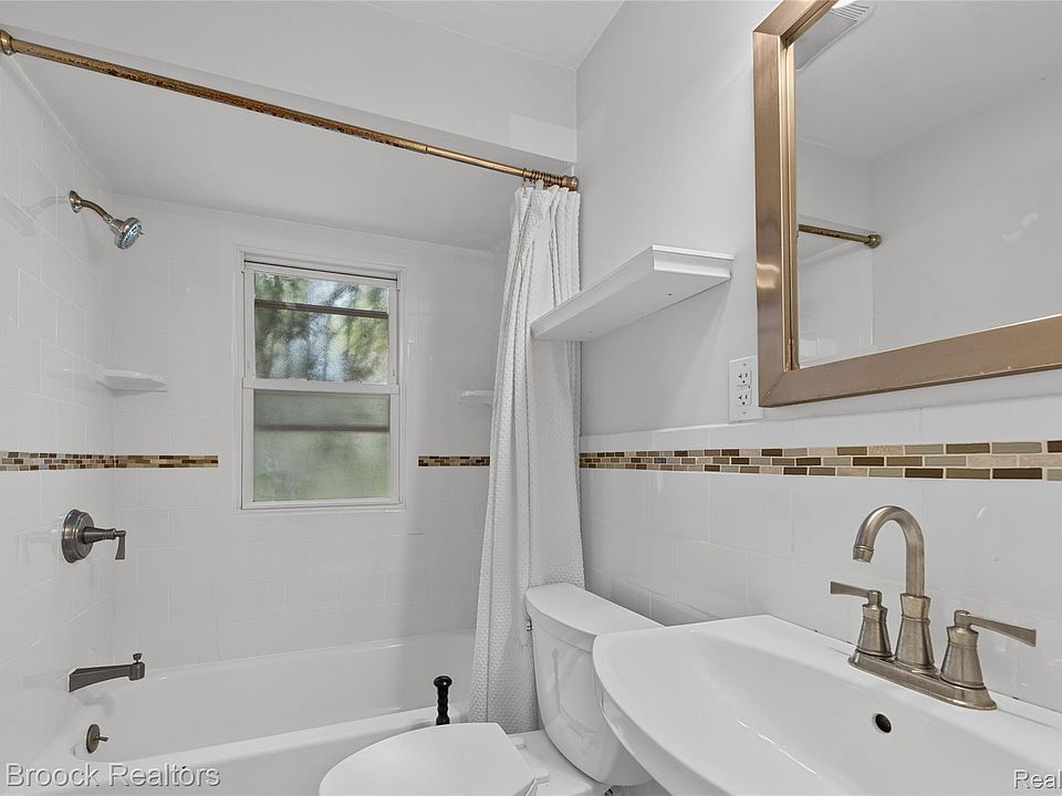 450 E Maplehurst St, photo 7