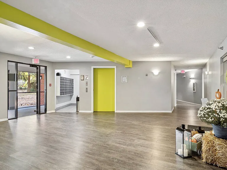 Twelve 501 Apartments — Photo 14