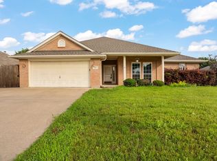 321 Angela Dr, Burleson, TX 76028