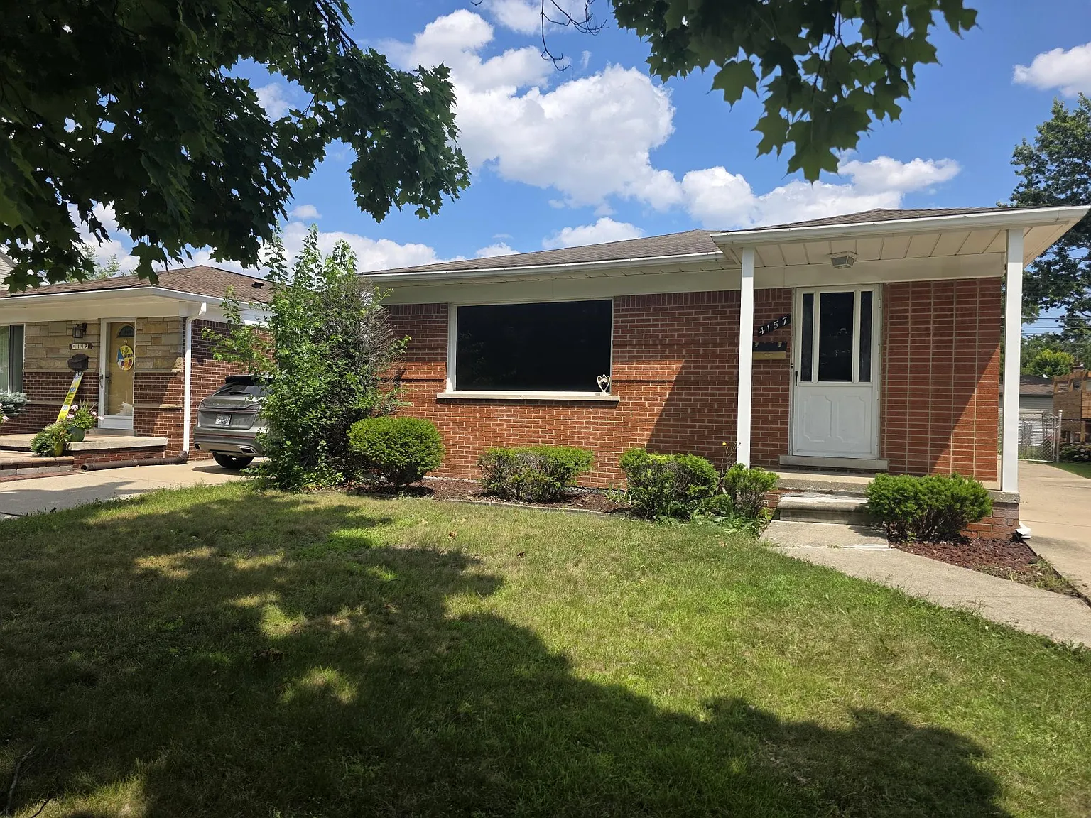3 bed, 1.5 bath, 1007 sqft, $1,695 — Photo 1