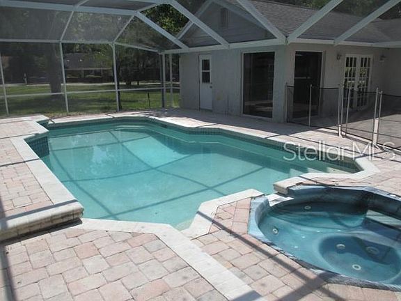 2nd image of 4401 Hudson Ln