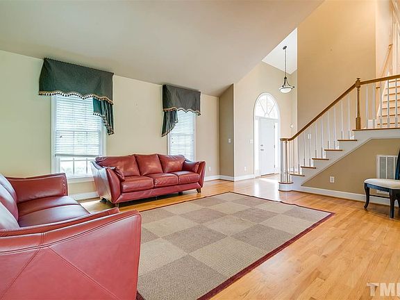 4th image of 110 Ashworth Dr