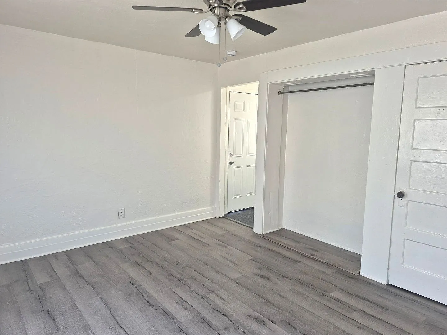 Studio, 1.0 bath, 300 sqft, $1,412 — Photo 3
