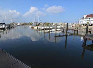 1140 Marina Bay Dr APT 201, Kemah, TX 77565