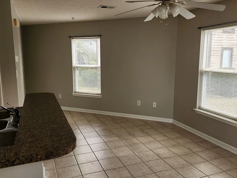 409 Tree Top Ct #D — Photo 10