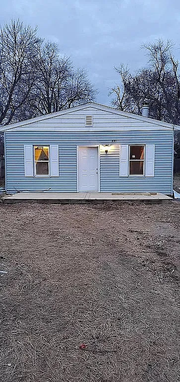 531 Groveland St photo 1