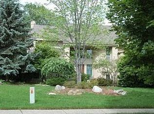 6248 Charles Dr, West Bloomfield, MI 48322