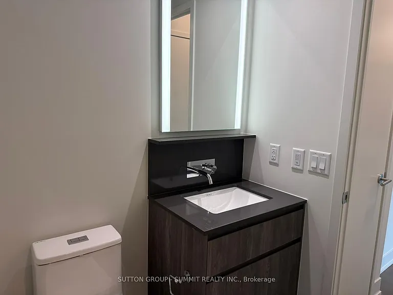 322 Dupont St #713 — Photo 12