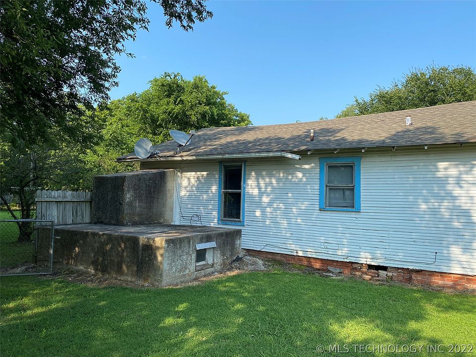 2nd image of 1105 Martin Luther King Dr