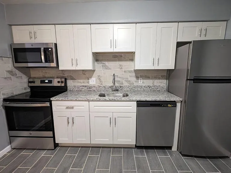 7230 Southwest Ave #9 — Photo 1