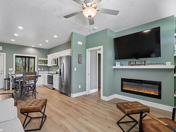 4th image of 3154 Hillcrest Dr