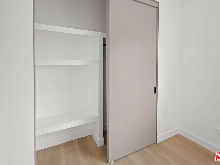 11006 Hortense St #1/2 — Photo 19