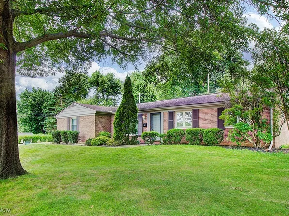 906 Lindy Lane Ave SW, North Canton, OH 44720