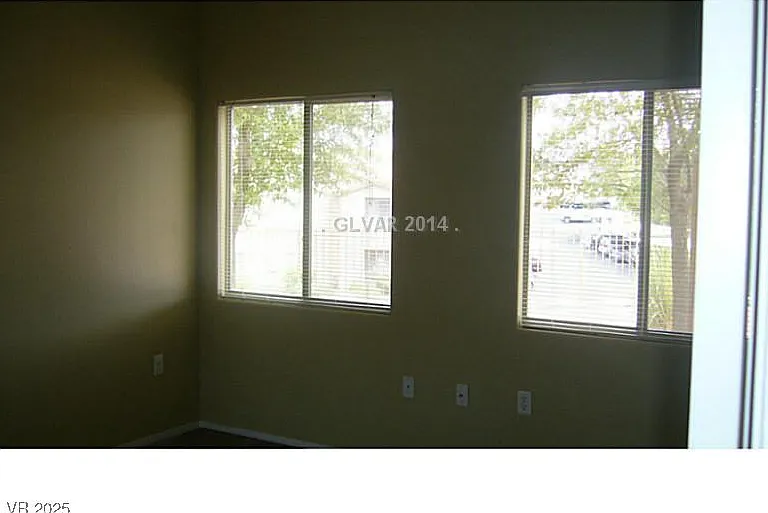 2050 N Los Feliz St #168 — Photo 15