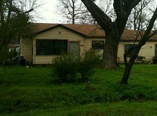 211 N Gray St, Chouteau, OK 74337