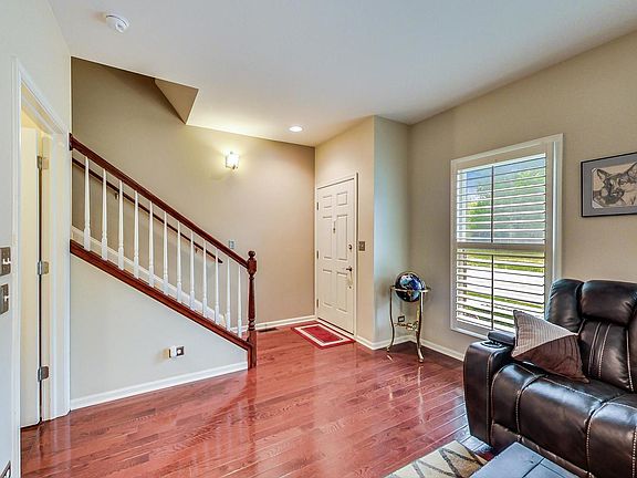 4th image of 321 W Wood St #17