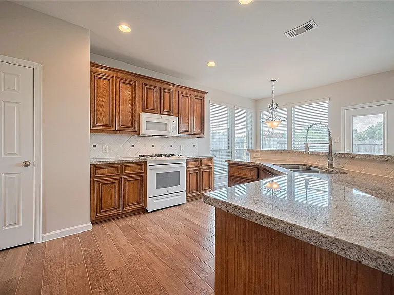 20834 Avery Cove Ln — Photo 12