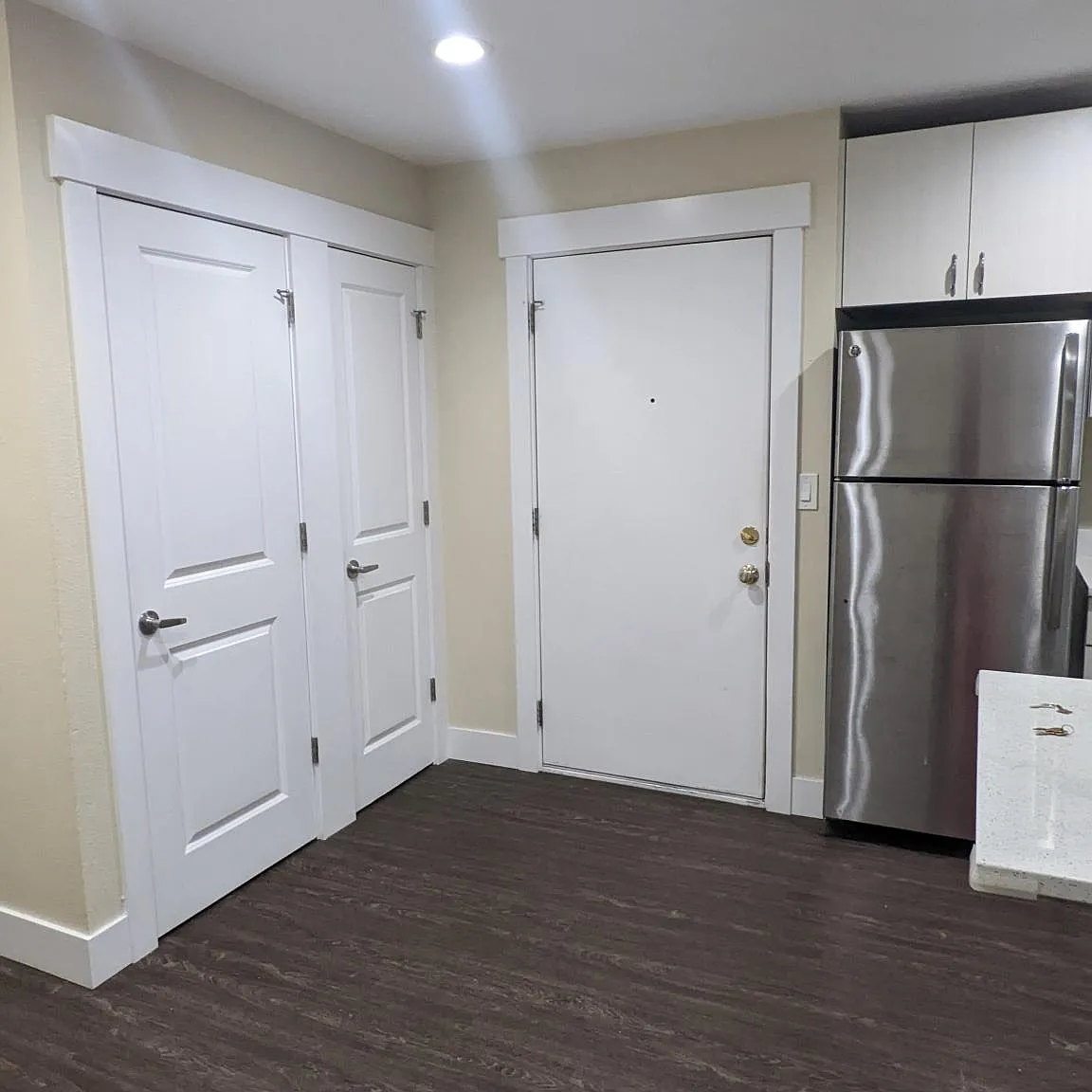 2 bed, 800 sqft, $2,050 — Photo 2