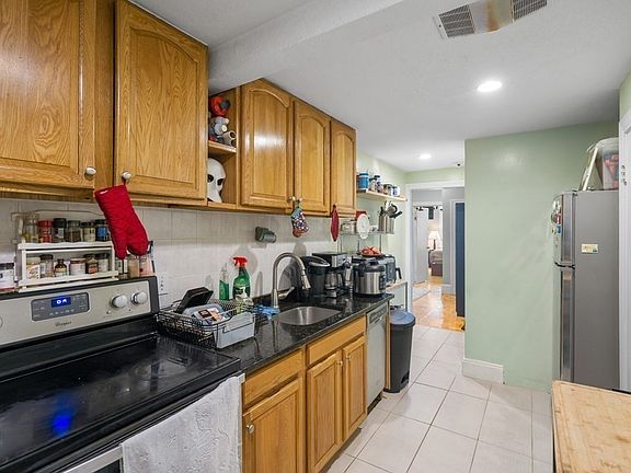 2nd image of 56 Park Vale Ave APT 12