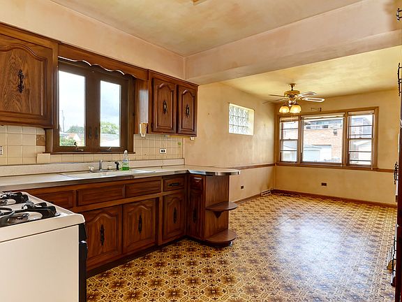 4th image of 7514 W Winnemac Ave