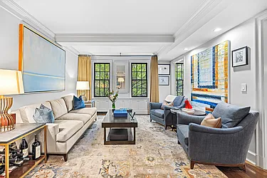 28 East 10th Street, #4H