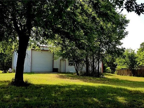 5th image of 3150 Lois Ln
