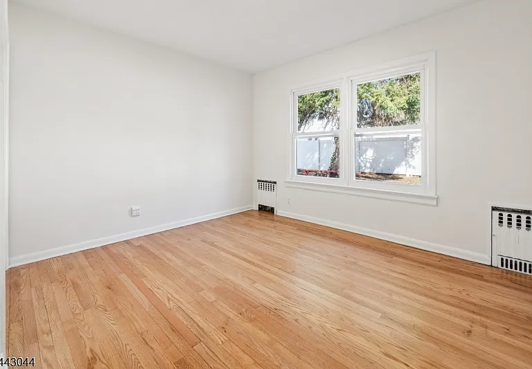 623 Livingston Rd — Photo 9