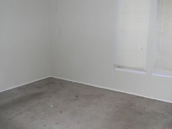 4th image of 3821 Royal Crest Dr
