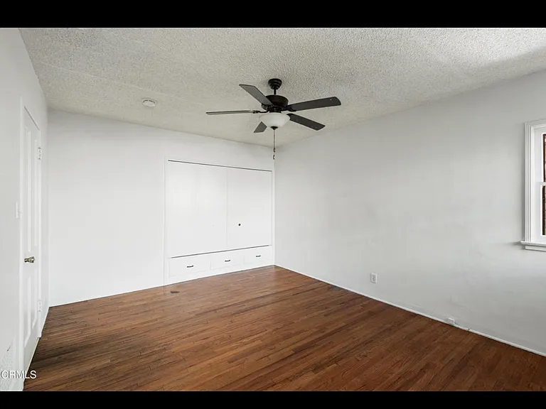 1563 Valencia Ave — Photo 3