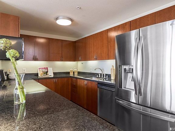 5th image of 88 King St Unit 812