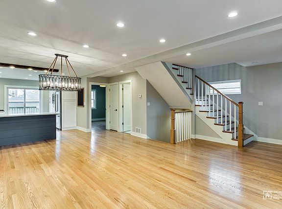 5th image of 5539 S Sayre Ave