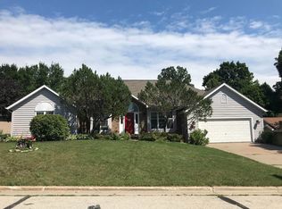 3520 Fayette Ln, Green Bay, WI 54311