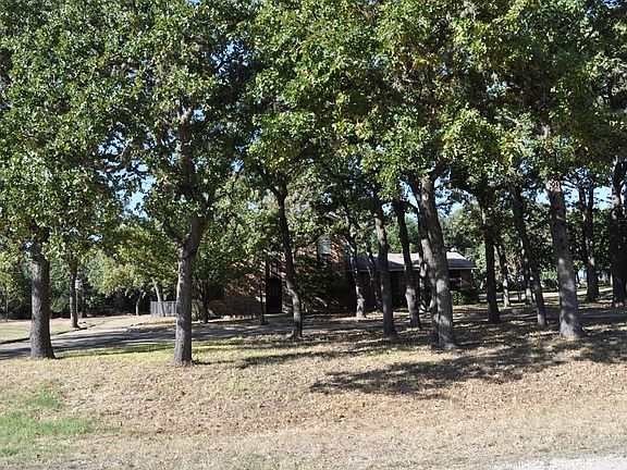 3rd image of 125 Winding Oak Dr