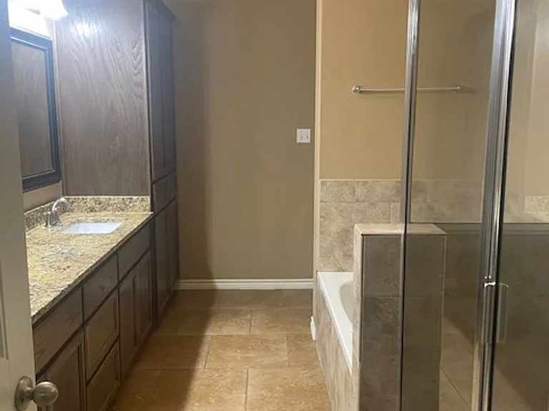 1106 Pinehollow Ln — Photo 12