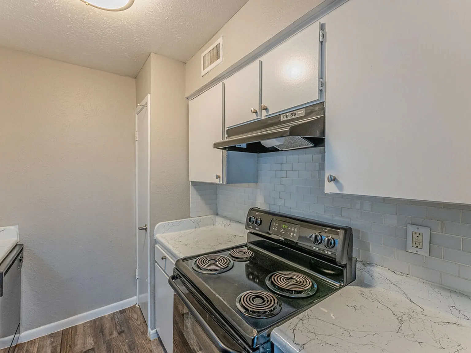 South Crest Apartments — Photo 4
