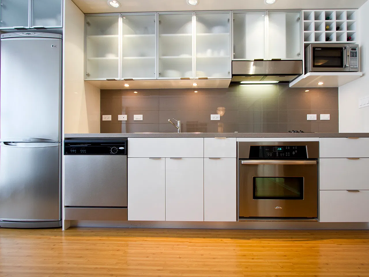 168 Powell Street Vancouver — Photo 2