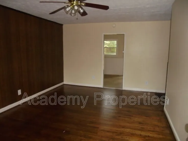105 E Mimosa Dr — Photo 1