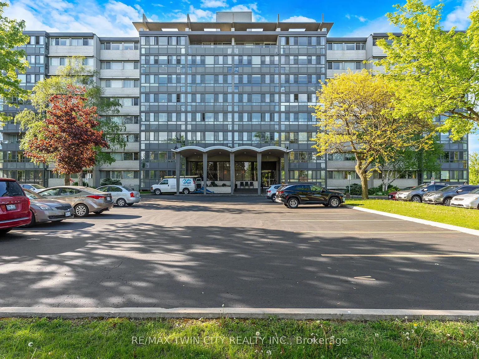 3 bed, $2,400 — Photo 1
